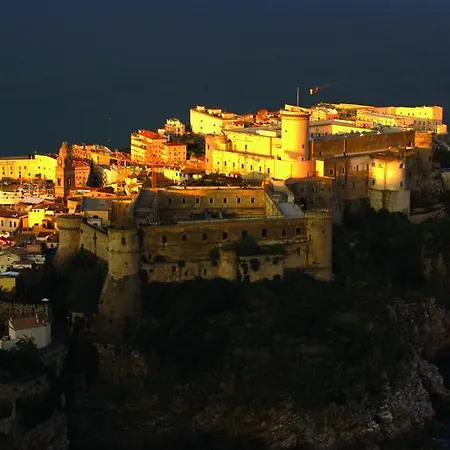 아파트 Medieval Flat *